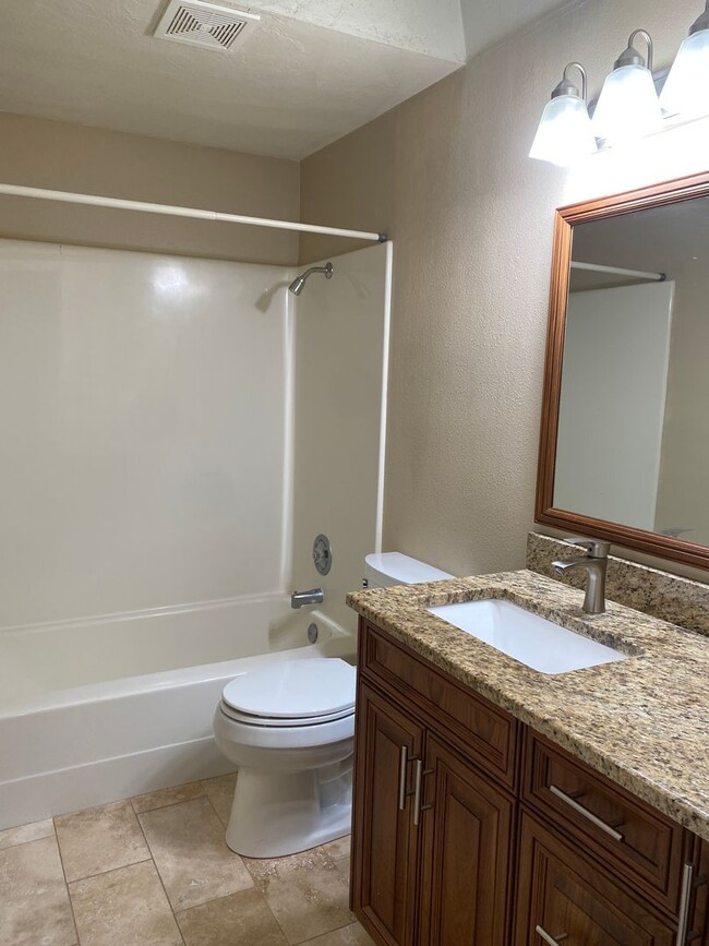 Building Photo - Prime Location - 3Bdrm / 2 Bath House - Wa...