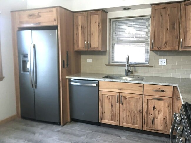 Building Photo - 6408 W Raven St