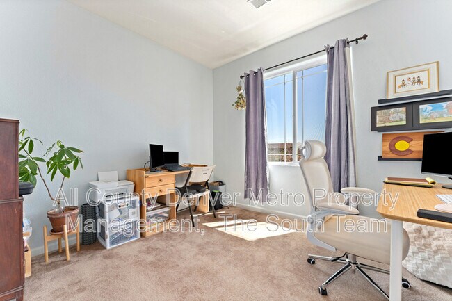 Building Photo - 8427 S Hoyt Way