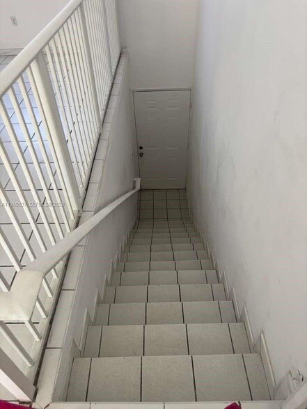 Building Photo - 613 NE 5th St