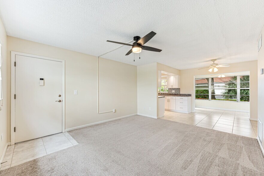 Building Photo - 1518 Edgewater Cir
