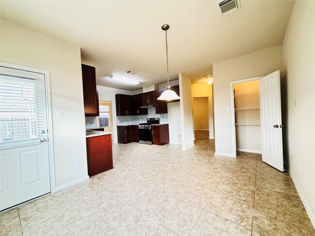 Building Photo - 16318 Bettong Ct