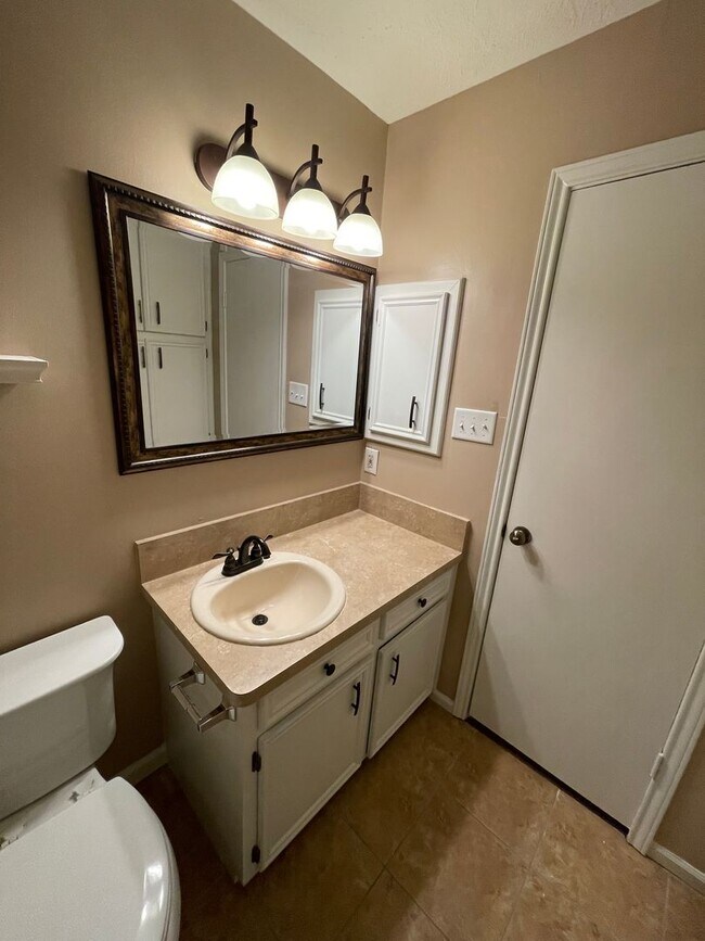 Building Photo - $1,850/mo | 3BD/2BA | Fenced Backyard, 2-Car Garage, No Carpet -- College Station, TX