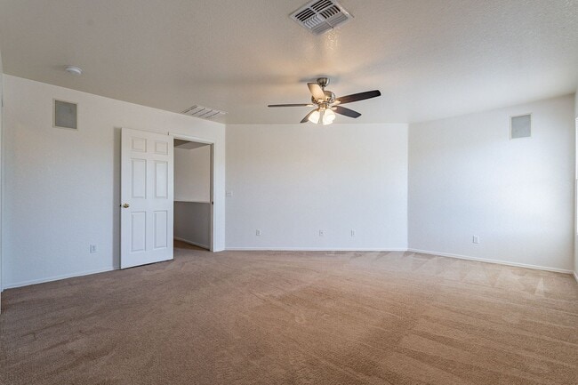 Building Photo - Pending/ Rented - Spacious Oro Valley 4-Bedroom Rental with Modern Comforts