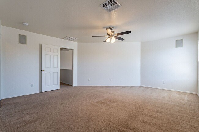 Building Photo - Spacious Oro Valley 4-Bedroom Rental with ...