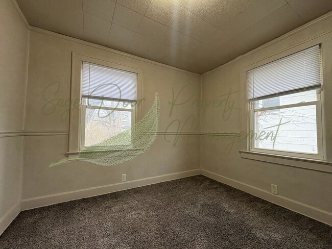 Building Photo - TWO BEDROOM HOME IN INDEPENDENCE!!!