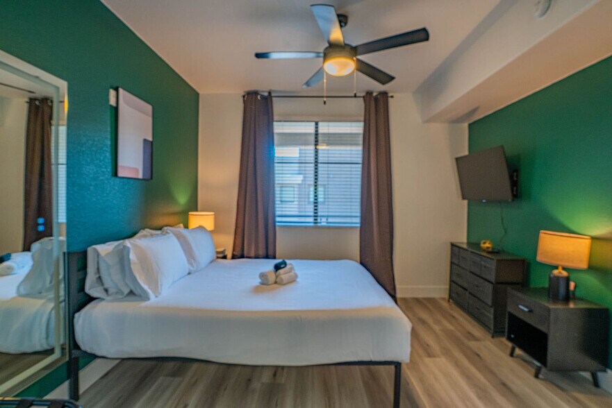 Building Photo - 6610 N 93rd Ave