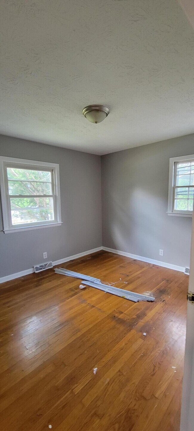 Building Photo - 3612 River Park Dr