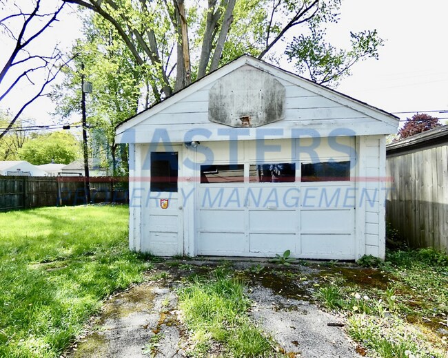 Building Photo - Spacious 4-Bedroom Home with 2 Full Baths & Detached Garage