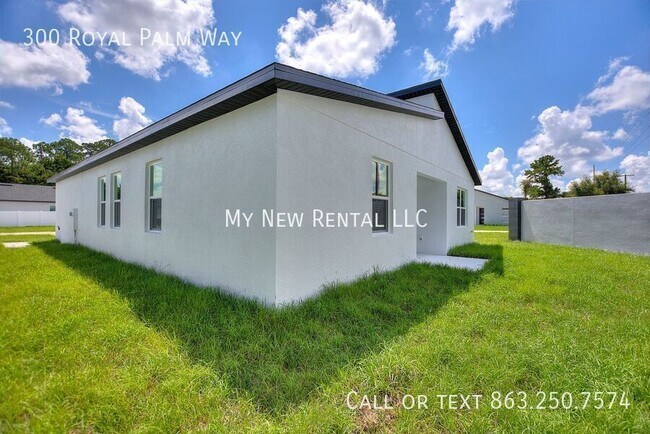 Building Photo - 300 Royal Palm Wy