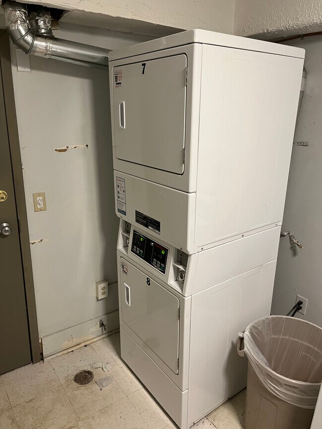 Building Photo - 35 Log St