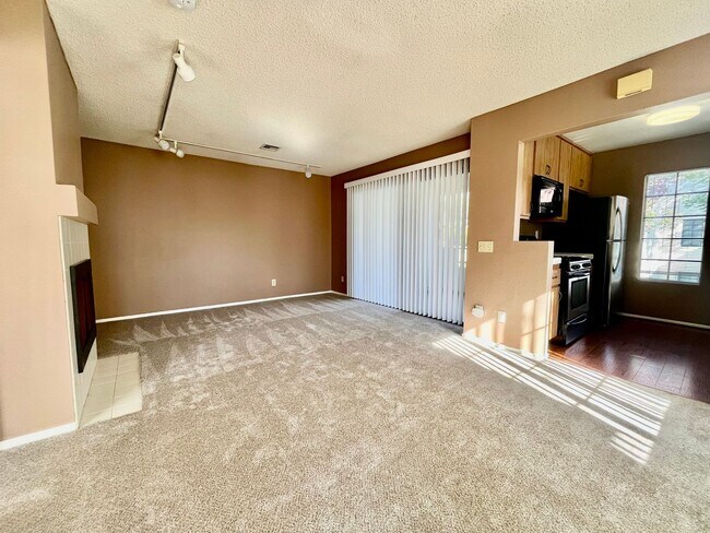 Building Photo - Beautiful large 1br/1ba condo in Sun Ridge Vista community