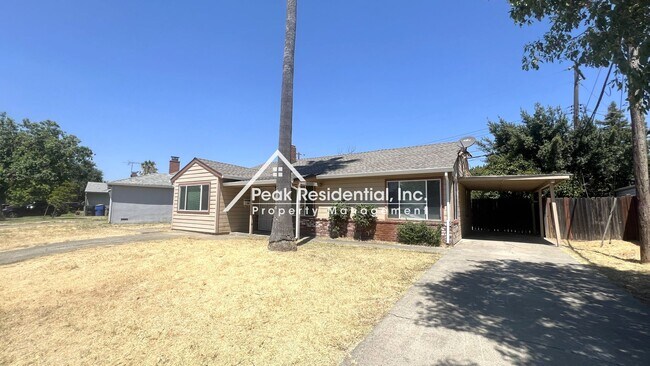 Building Photo - A Charming Colonial Village 3bd/1ba House ...