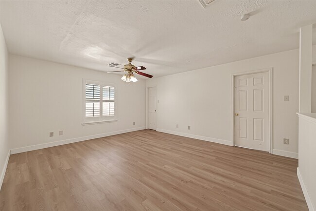 Building Photo - 15910 Clayton Bend Dr