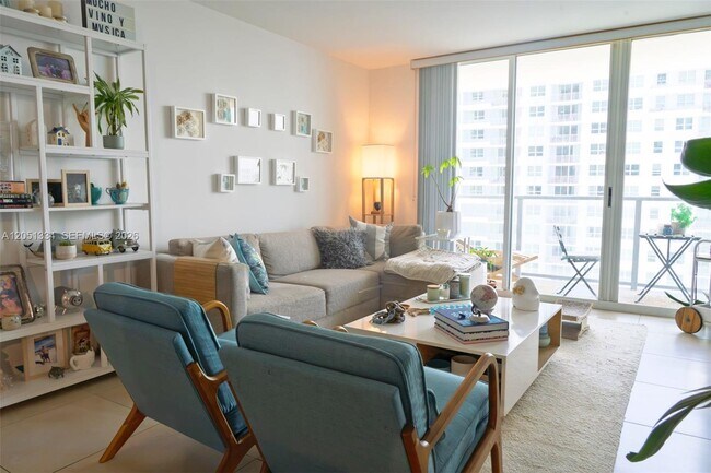 Building Photo - 1155 Brickell Bay Dr