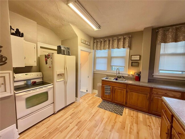 Building Photo - 1201 6th St SW