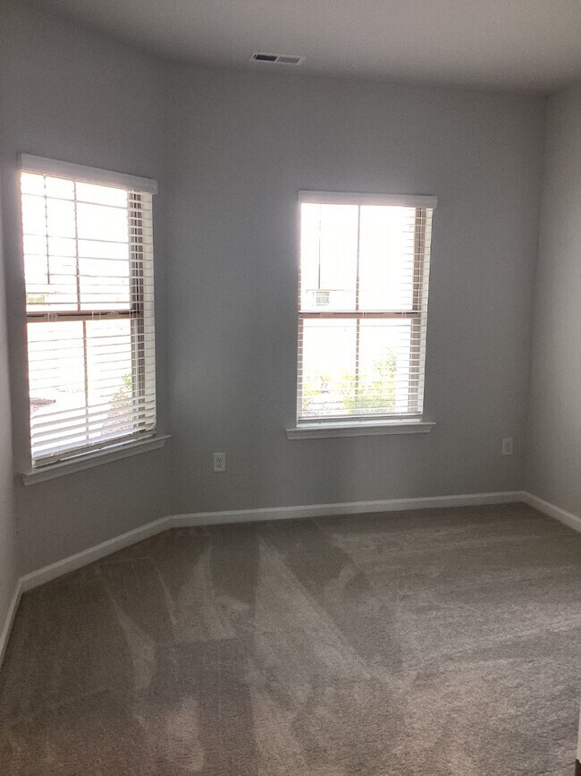 Building Photo - 229 Paca Ln