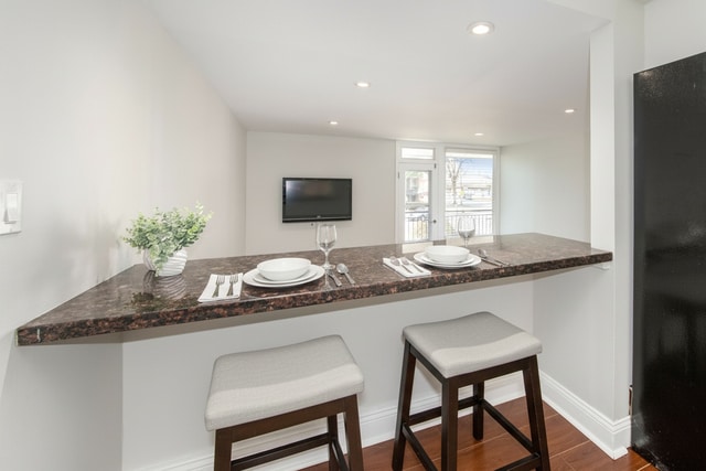 Building Photo - 6121 W Higgins Ave