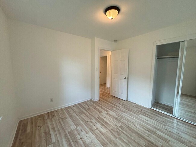 Building Photo - 163 Alva Cir