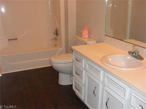 Building Photo - Spacious 2 Bedroom Condo