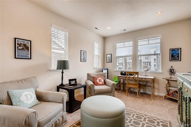 Building Photo - 511 E Hinsdale Ave