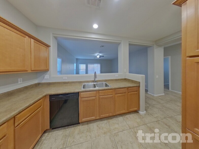 Building Photo - 42756 W Elizabeth Ave