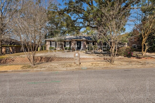 Building Photo - Immaculate 3BR / 2BA Home in Carriage Hills