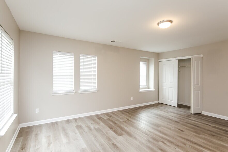 Building Photo - 315 Yellow Iris Rd SE