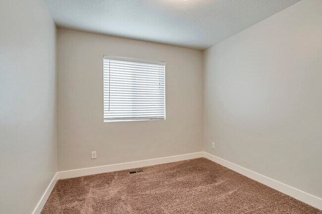 Building Photo - 939 W 175 S