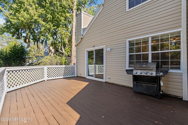 Building Photo - 9960 Moorings Dr