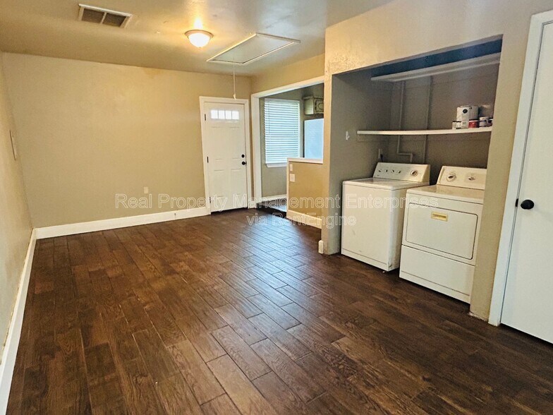 Building Photo - 701 NW 2nd St