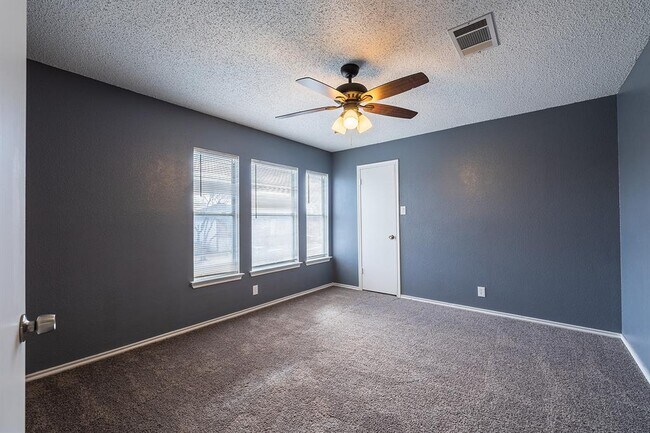 Building Photo - 1240 Dexford Dr