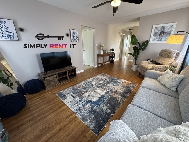 Building Photo - Updated Furnished 3+ Bedroom, 1.5 Bath Avail Aug 1st