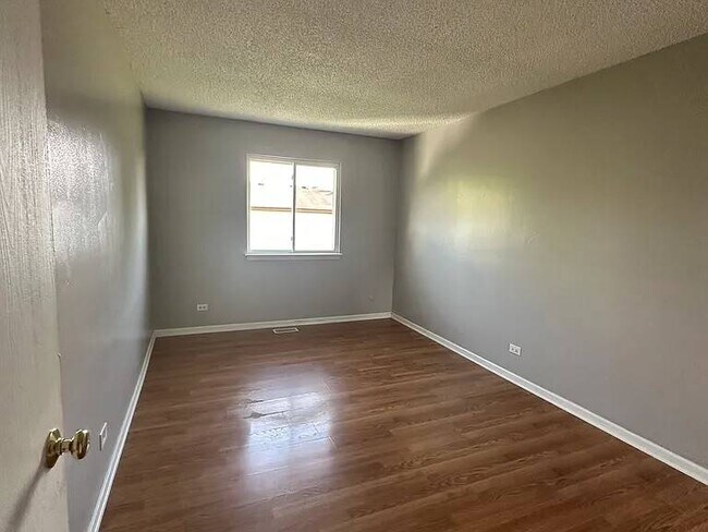 Building Photo - 1741 Bell Dr