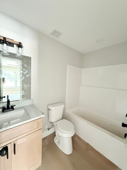 Building Photo - 159 Brad St