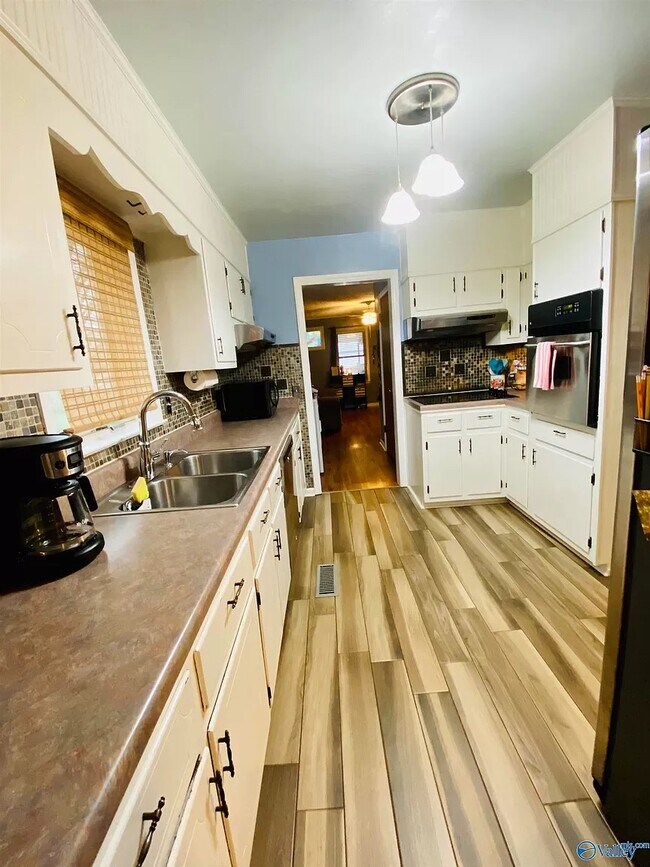 Building Photo - 1204 19th Ave SE