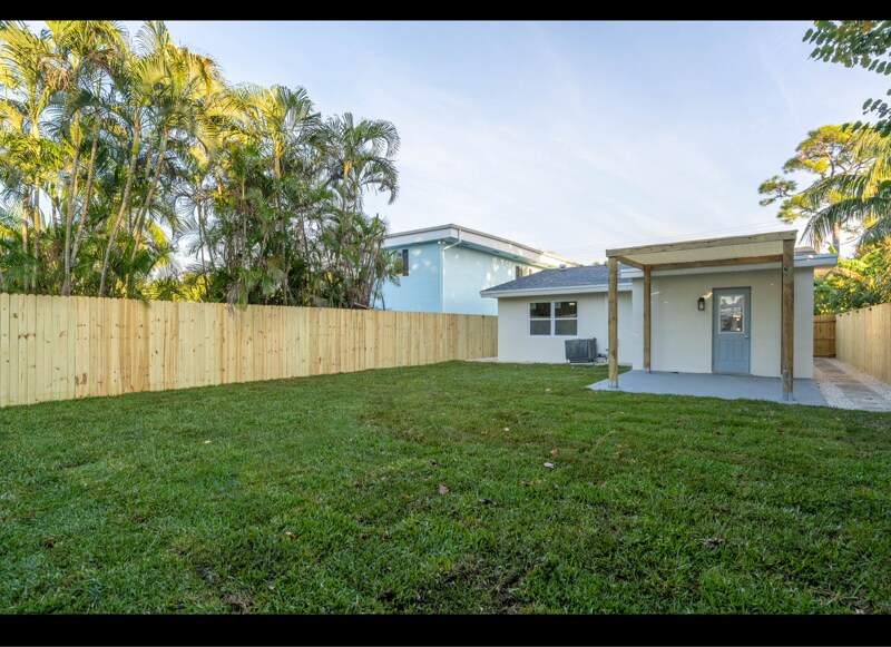 Building Photo - 770 NE 34th Ct