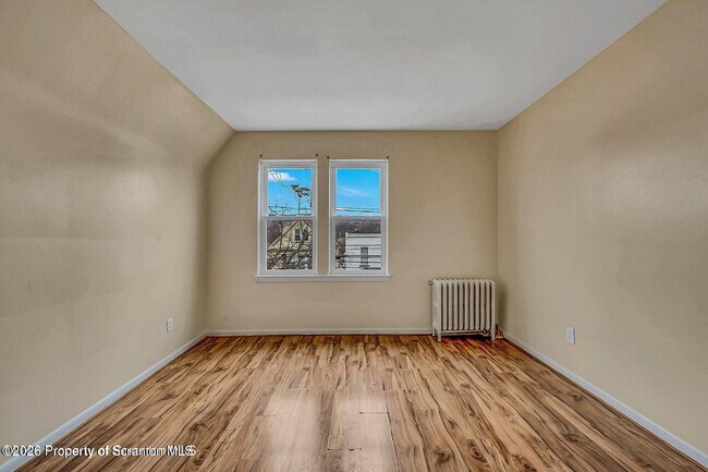 Building Photo - 402 Scott St