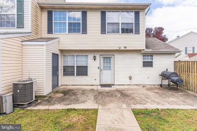 Building Photo - 6103 Red Squirrel Pl