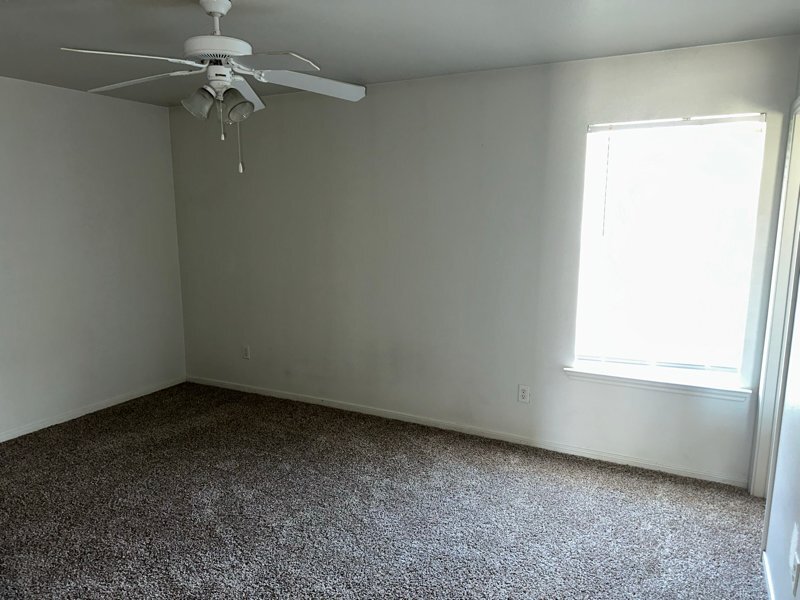 Building Photo - 402 Topeka Ct