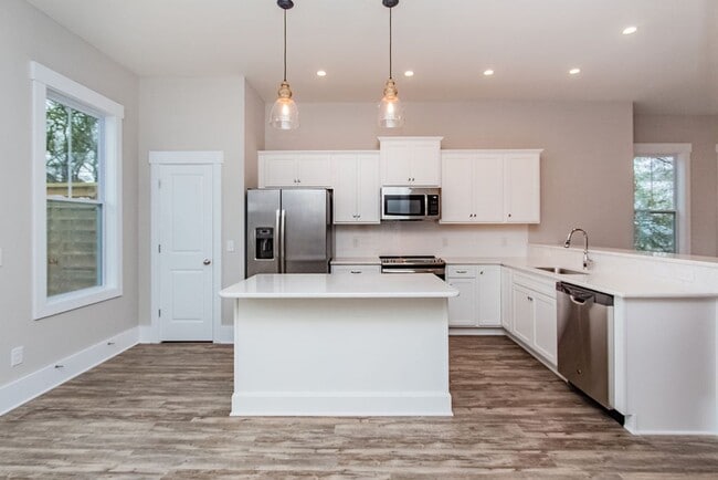 Building Photo - SUMMERWALK