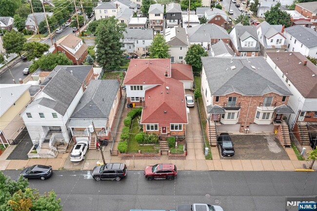 Building Photo - 209 8th St