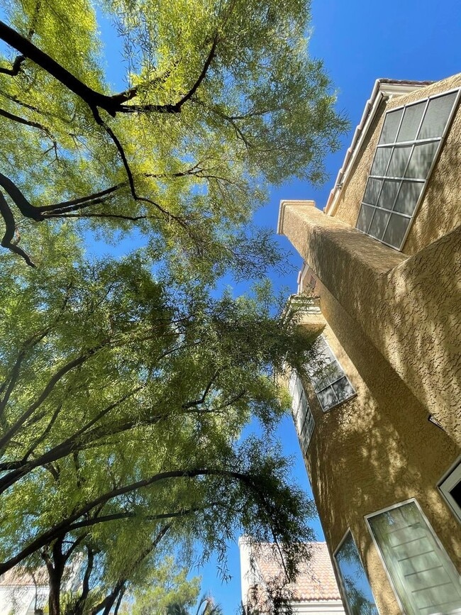 Building Photo - 8013 Coral Point Ave