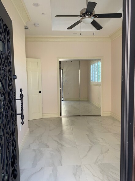 Building Photo - 1010 S Elliott Pl