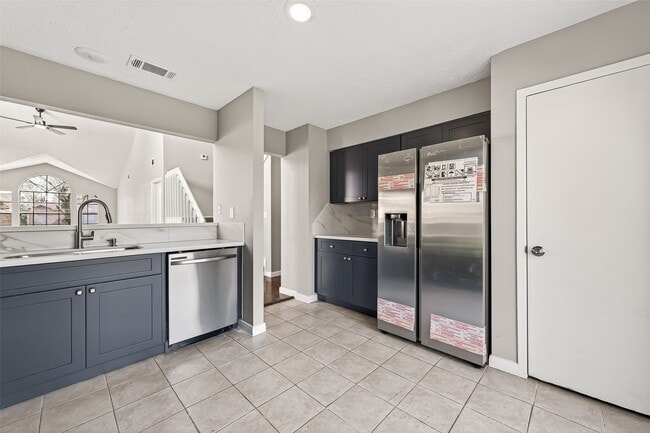 Building Photo - 10707 Staghill Dr