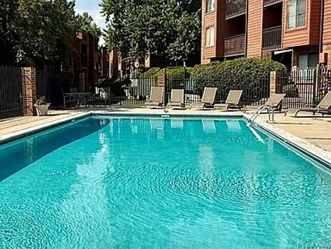 Building Photo - Flexible Condo Living with Loft near Golden!!!