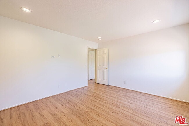 Building Photo - 25755 Hood Way