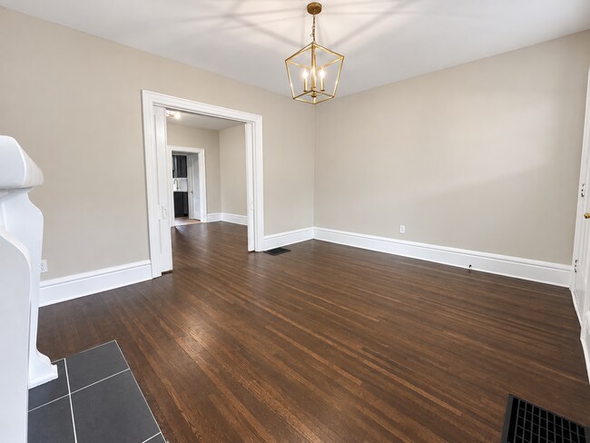 Building Photo - 1568 Clifton Ave