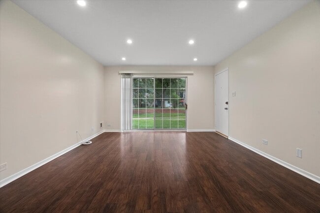 Building Photo - 9458 Bay Colony Dr
