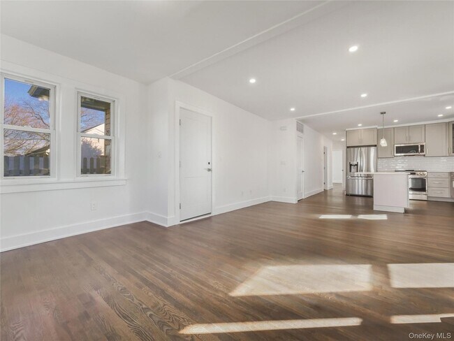 Building Photo - 27 Fremont St